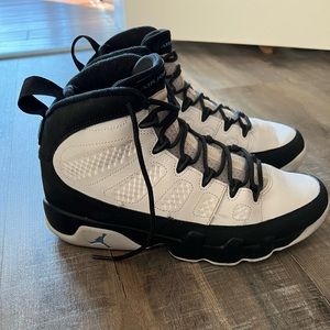 Excellent condition Air Jordan basketball sneakers Mens 8